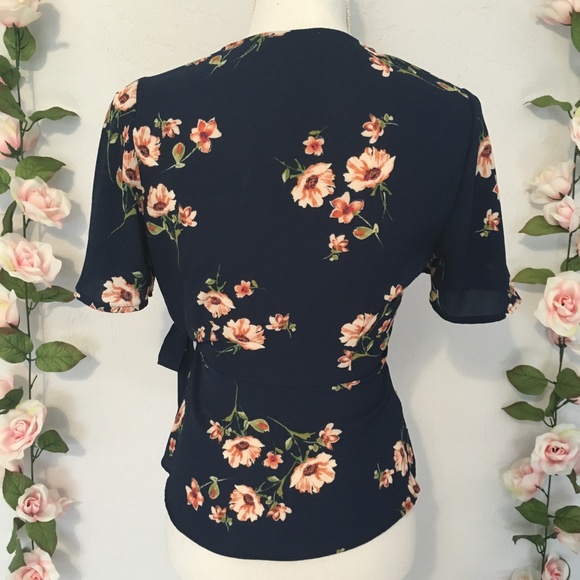 Flutter Sleeve Floral Wrap Top EUC - Picture 2 of 8